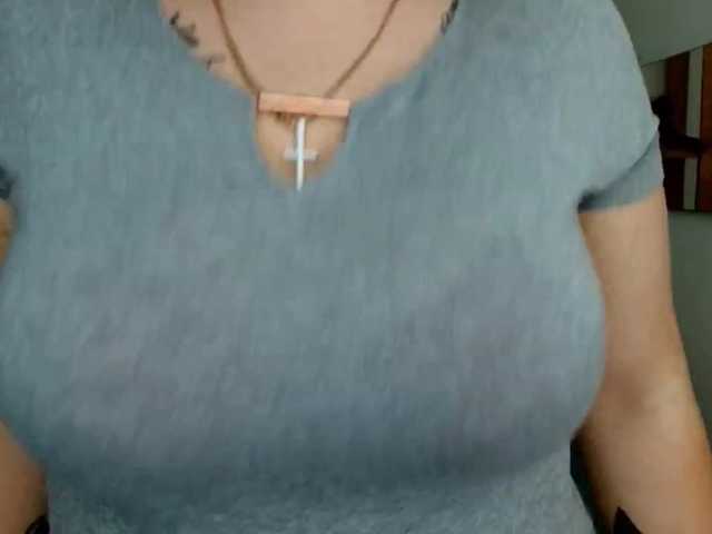 Leilabeayte24's BongaCams show and profile