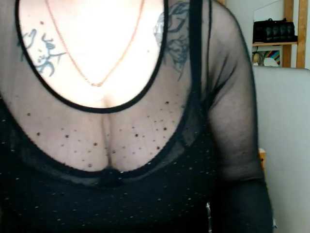 Leilabeayte24's BongaCams show and profile