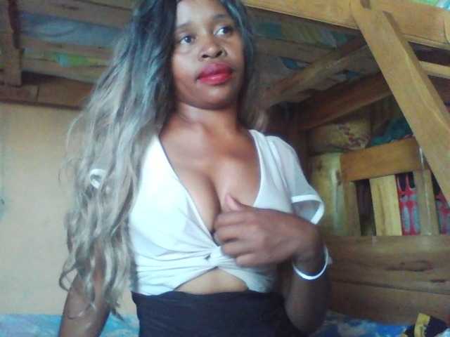 KarlaLuv's BongaCams show and profile