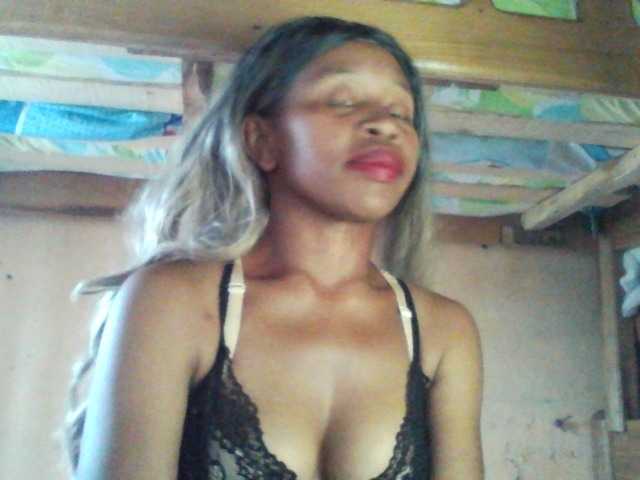 KarlaLuv's BongaCams show and profile