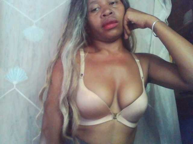 KarlaLuv's BongaCams show and profile