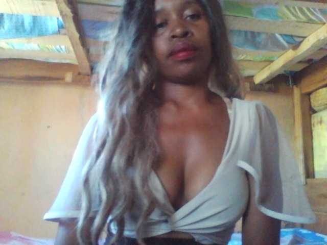 KarlaLuv's BongaCams show and profile