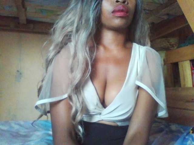 KarlaLuv's BongaCams show and profile