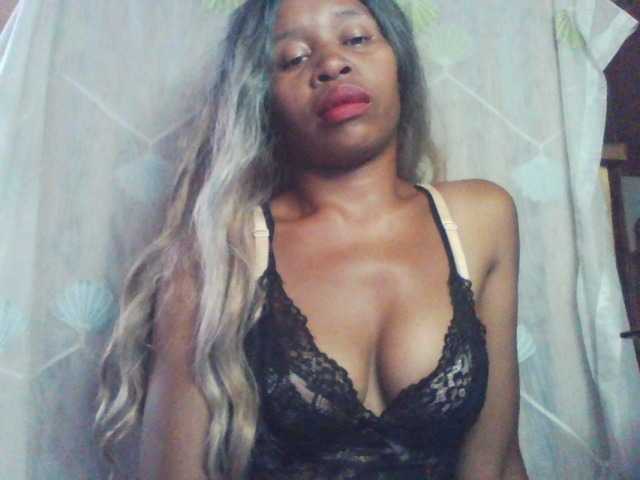 KarlaLuv's BongaCams show and profile