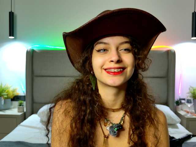 Lunessa's BongaCams show and profile