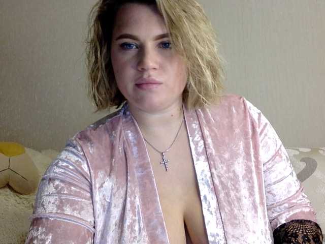 ElseaBloom from BongaCams