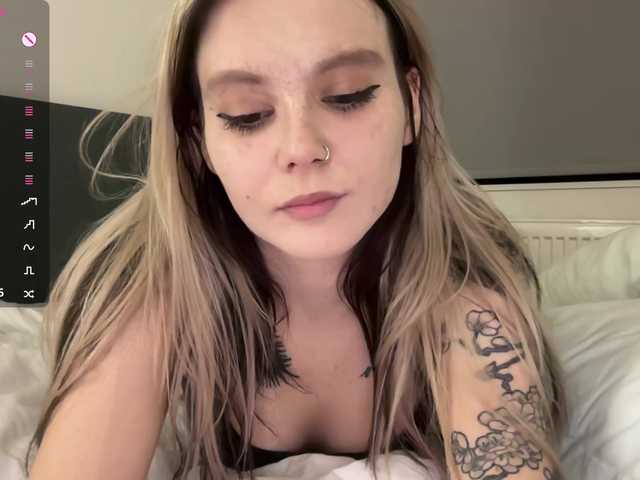 Alicee-teasee webcam