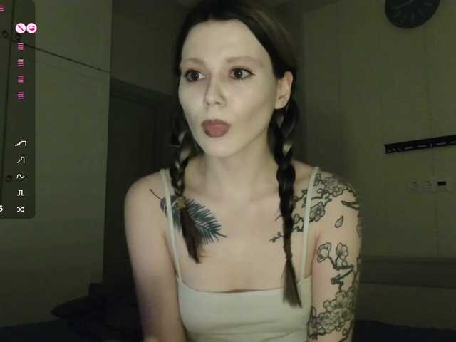 Alicee-teasee's BongaCams show and profile