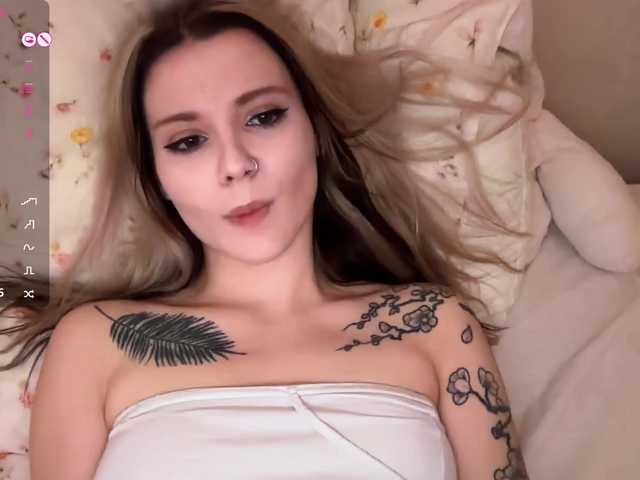 Alicee-teasee's BongaCams show and profile