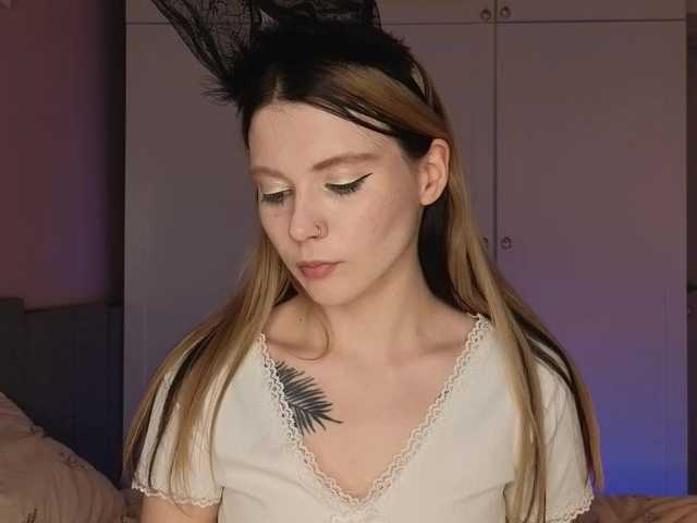 Alicee-teasee's BongaCams show and profile