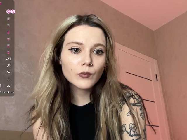 Alicee-teasee's BongaCams show and profile