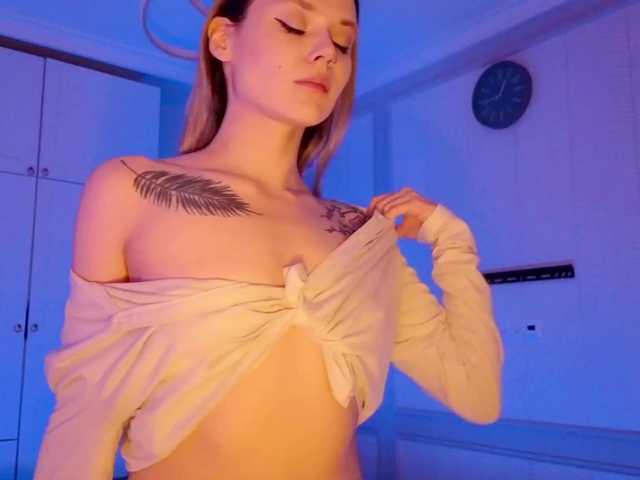 Alicee-teasee's BongaCams show and profile