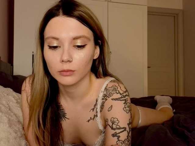 Alicee-teasee's BongaCams show and profile