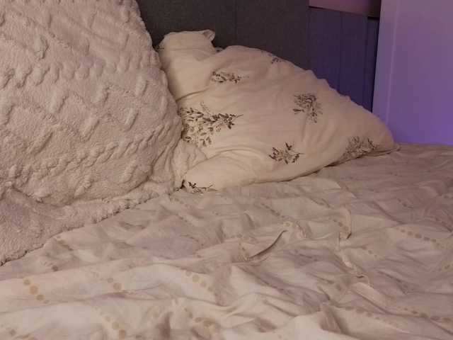 Alicee-teasee's BongaCams show and profile