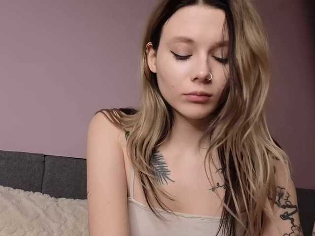 Alicee-teasee's BongaCams show and profile