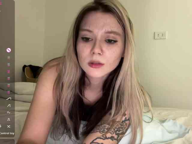 Alicee-teasee webcam