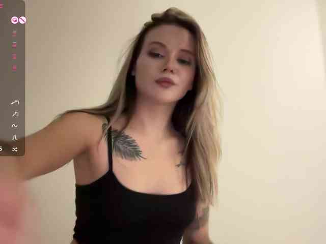 Alicee-teasee webcam