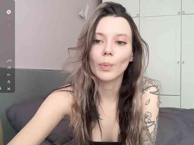 Alicee-teasee webcam