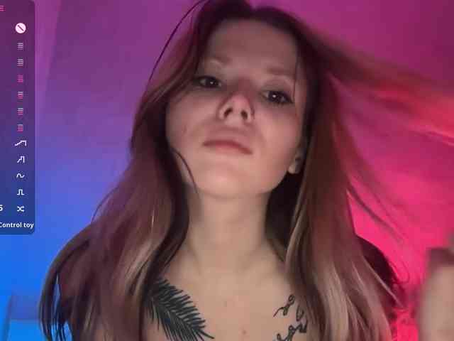 Alicee-teasee webcam