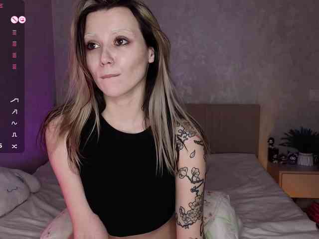 Alicee-teasee webcam