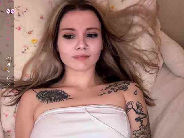 Alicee-teasee webcam