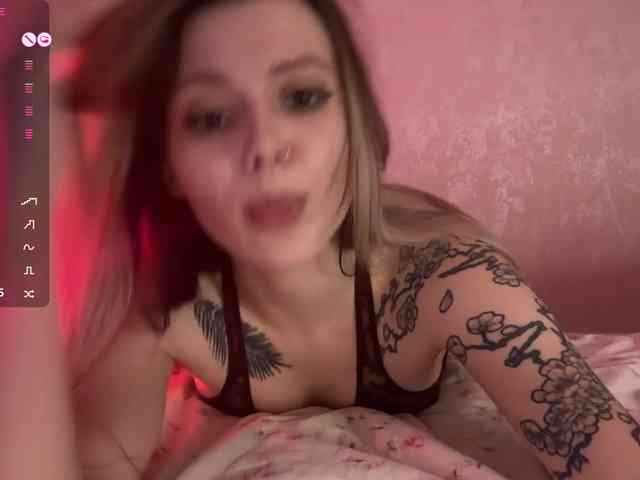 Alicee-teasee webcam