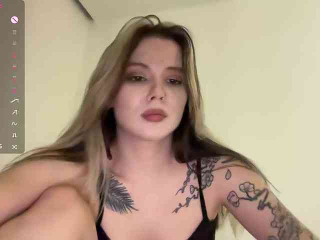 Alicee-teasee webcam