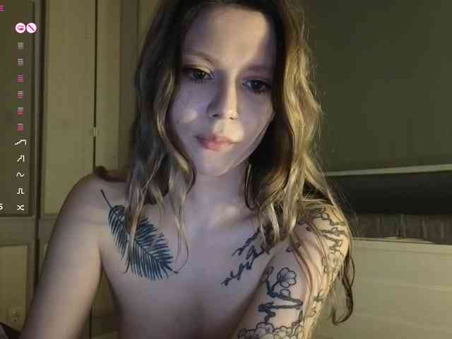 Alicee-teasee webcam