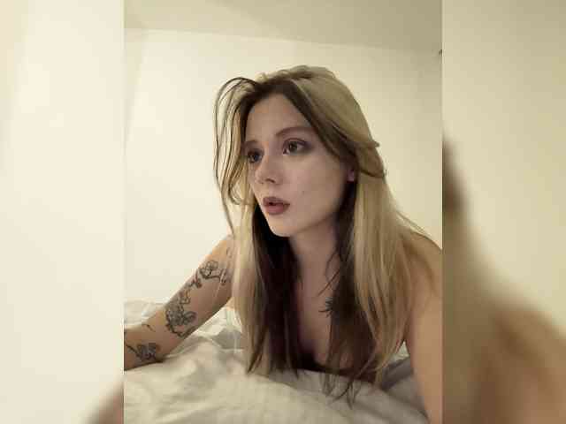 Alicee-teasee webcam