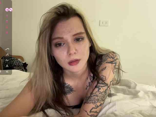Alicee-teasee webcam