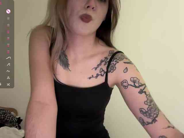 Alicee-teasee webcam