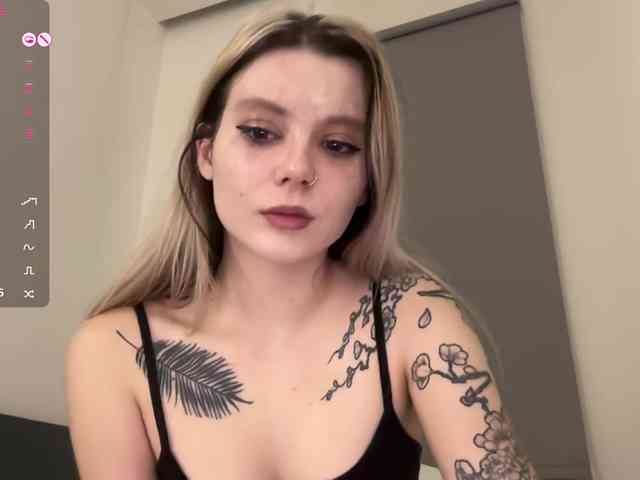 Alicee-teasee webcam