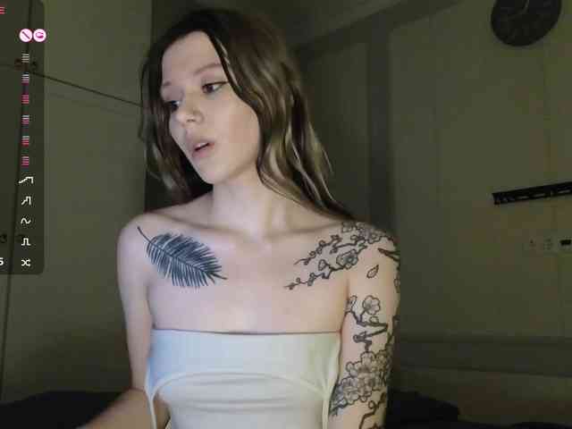 Alicee-teasee webcam