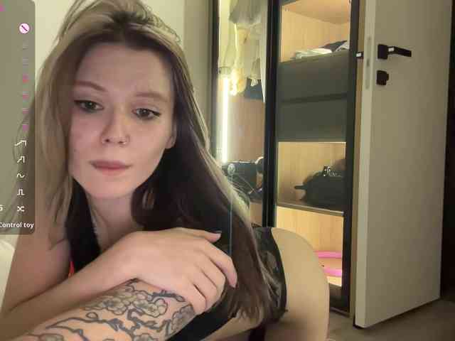 Alicee-teasee webcam