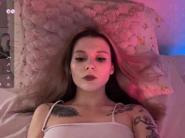 Alicee-teasee webcam