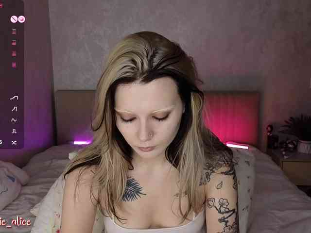 Alicee-teasee webcam