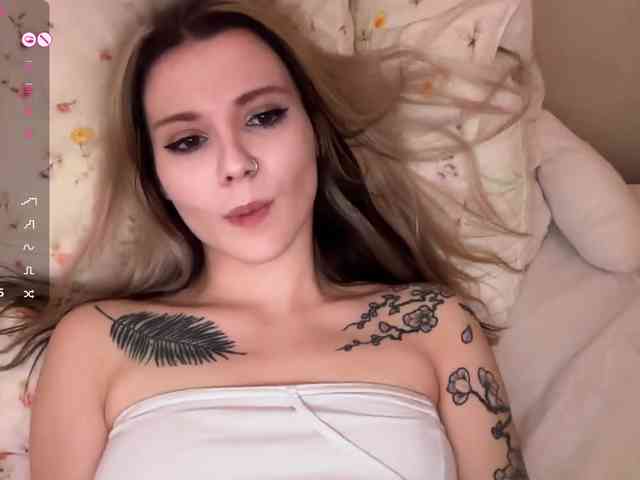 Alicee-teasee webcam