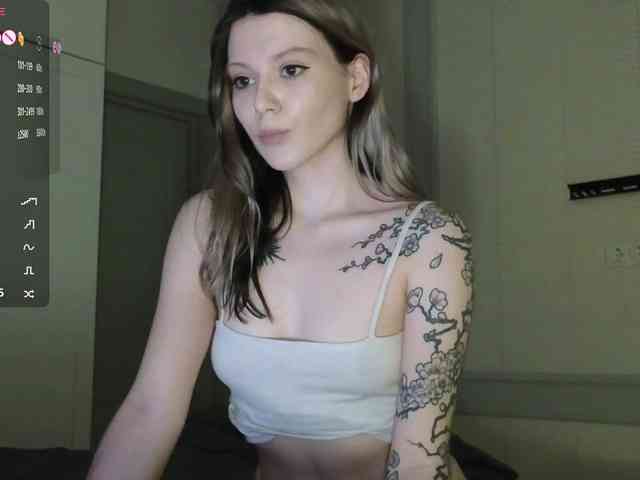 Alicee-teasee webcam