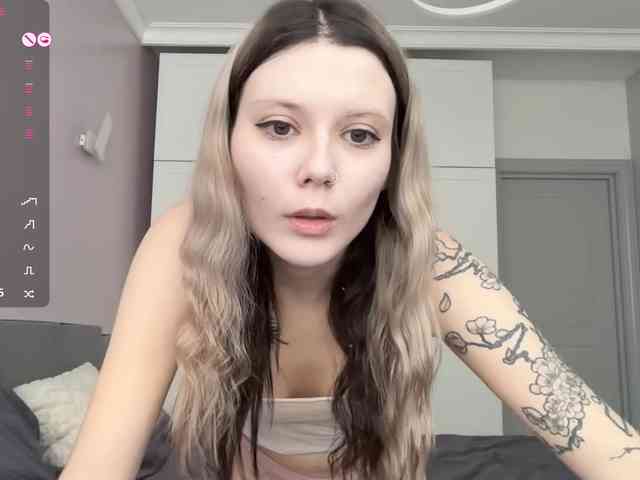 Alicee-teasee webcam