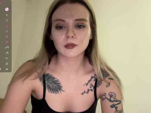 Alicee-teasee webcam