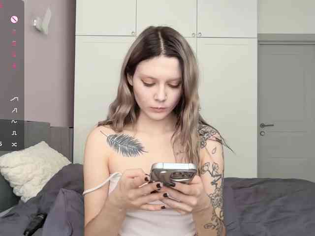 Alicee-teasee webcam