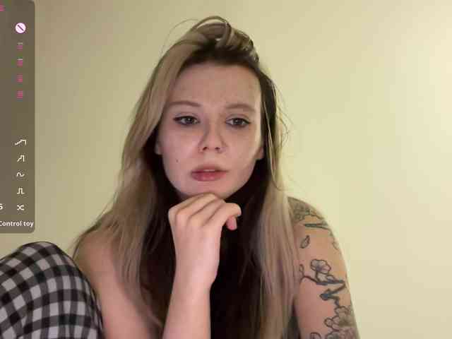 Alicee-teasee webcam