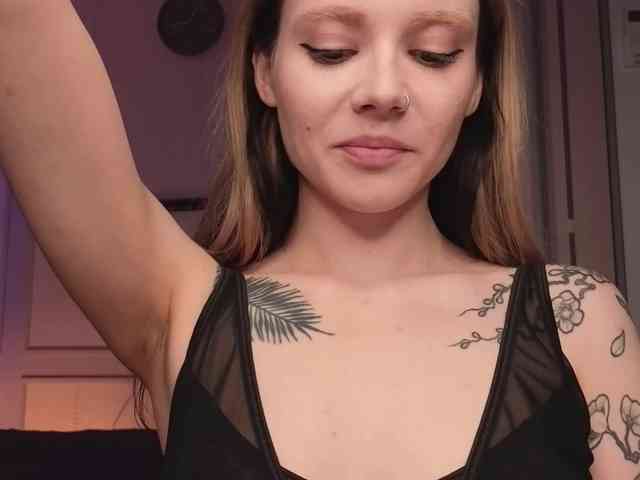 Alicee-teasee webcam