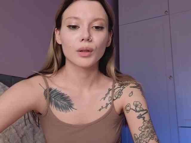 Alicee-teasee webcam