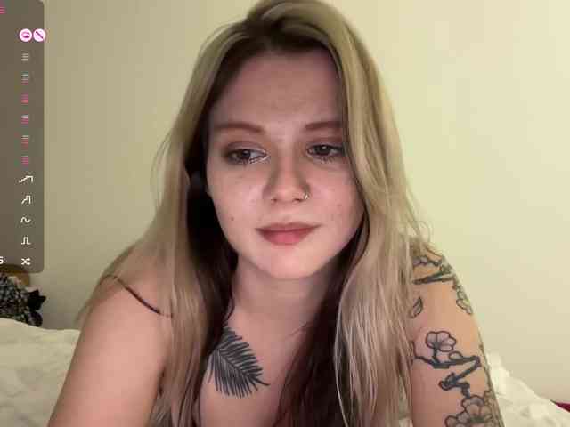 Alicee-teasee webcam