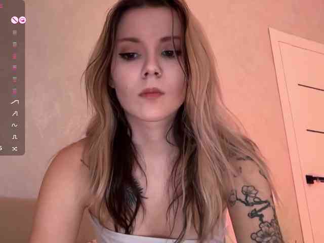 Alicee-teasee webcam