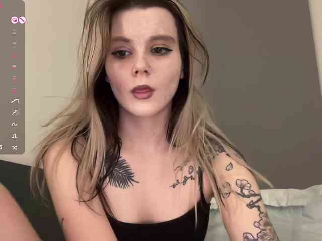 Alicee-teasee webcam