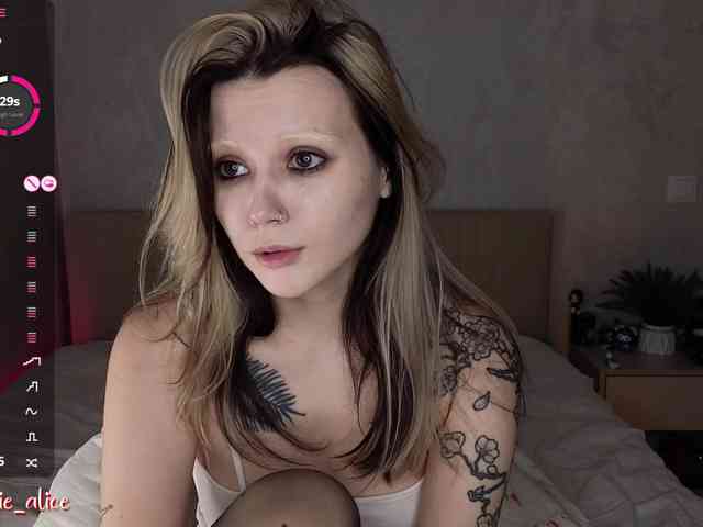 Alicee-teasee webcam