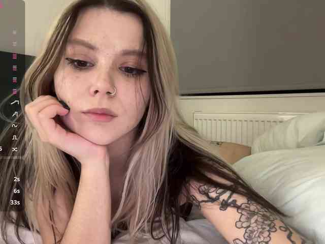 Alicee-teasee webcam