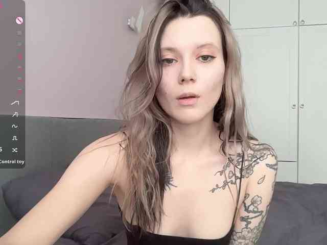 Alicee-teasee webcam